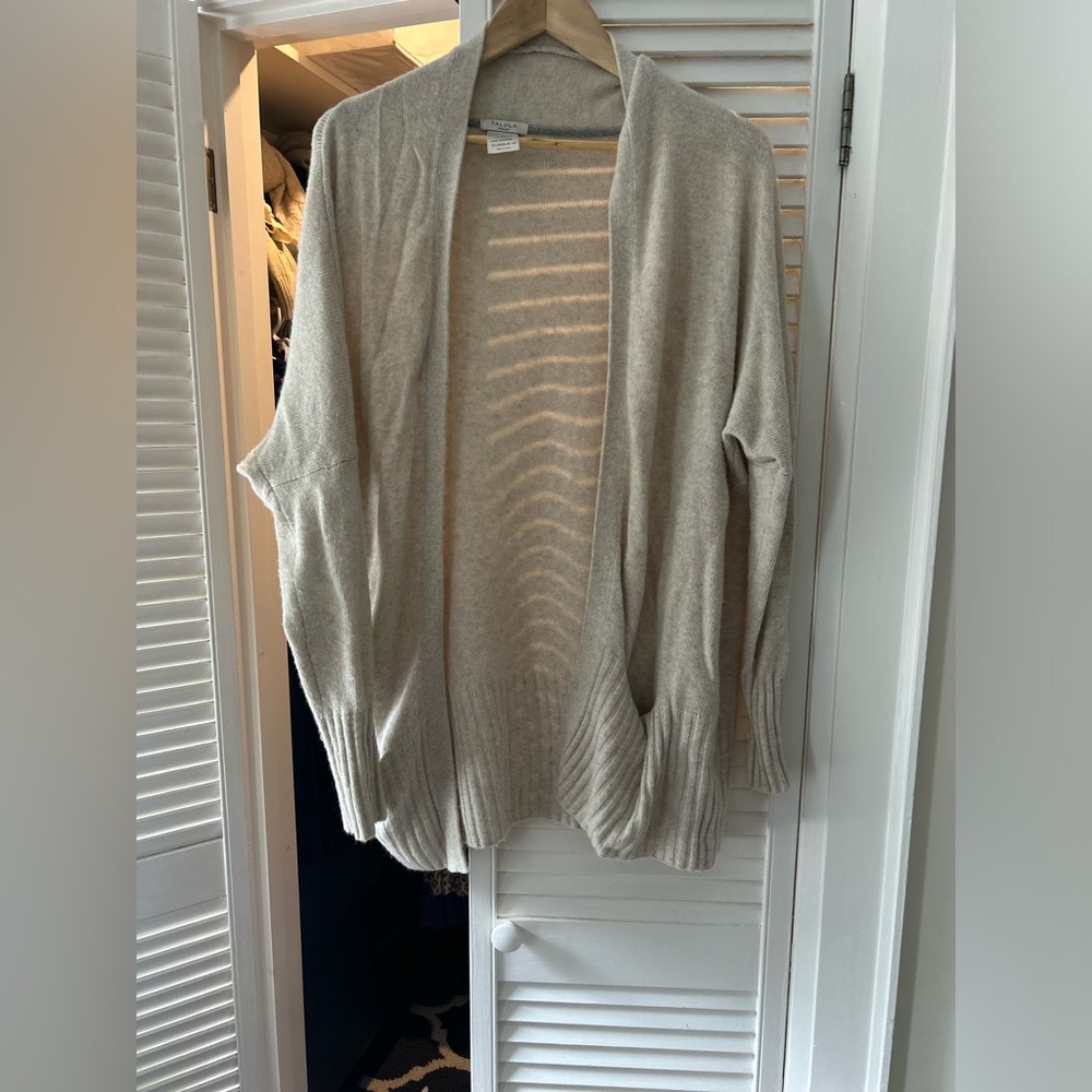 ARITZIA- Talula Cashmere Sweater, Medium